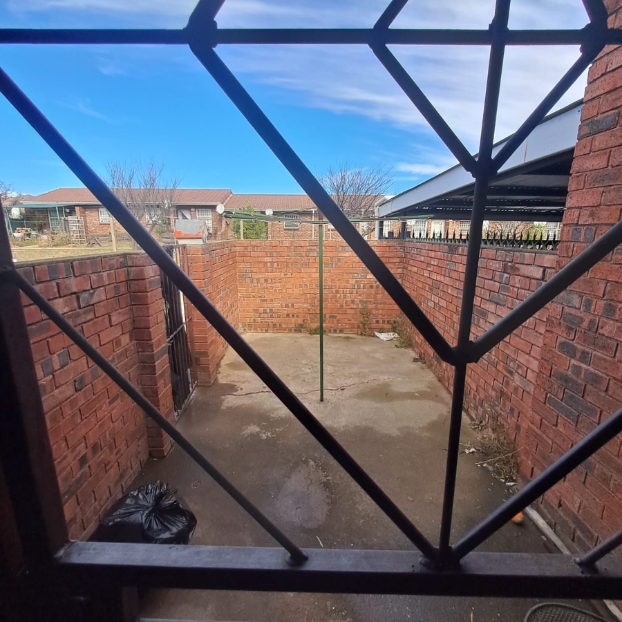 To Let 3 Bedroom Property for Rent in Laurie Dashwood Park Eastern Cape